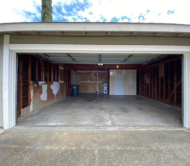 2821 Pepper Oaks Dr in Sacramento, CA - Building Photo - Building Photo