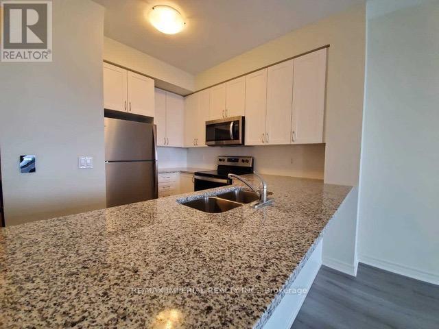 349-1349 Rathburn Rd W in Mississauga, ON - Building Photo - Building Photo