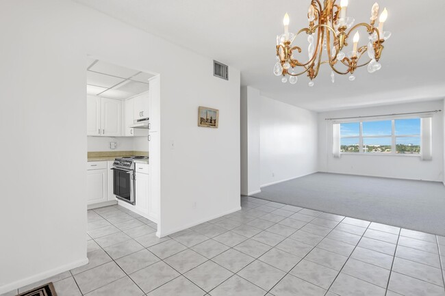 2555 NE 11th St, Unit 804 in Fort Lauderdale, FL - Building Photo - Building Photo