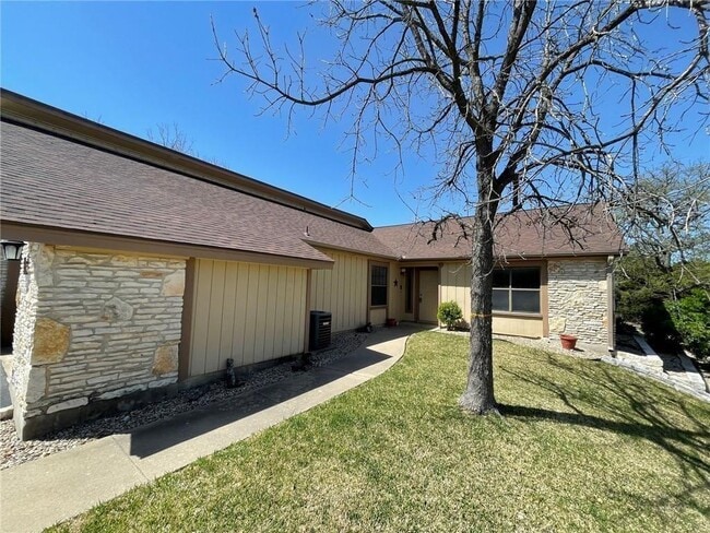 property at 10 Oaks Pl