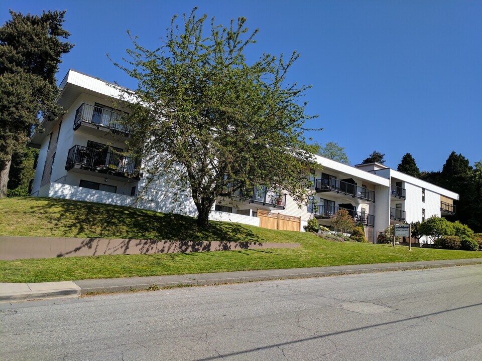 1033 4th Ave in New Westminster, BC - Building Photo