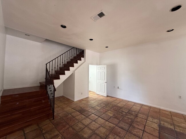 690 W 23rd St in Los Angeles, CA - Building Photo - Building Photo