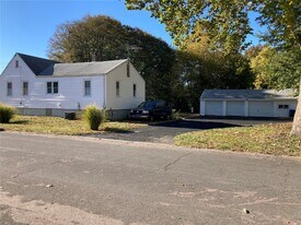 915 Lindsay Ln in Florissant, MO - Building Photo