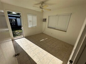610 NE 12th Ave in Fort Lauderdale, FL - Building Photo