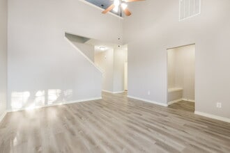 10110 Berrybriar Ln in Tomball, TX - Foto de edificio - Building Photo