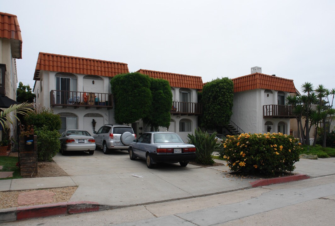 329-335 Rosemont St in La Jolla, CA - Building Photo