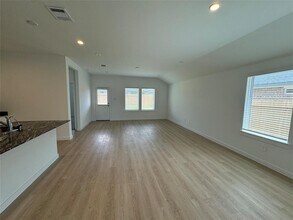 231 Amy St in Angleton, TX - Building Photo - Building Photo