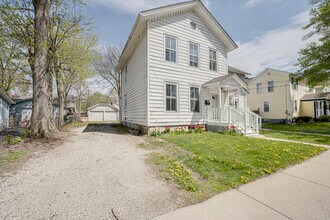 371 Cedar St in Aurora, IL - Building Photo - Building Photo