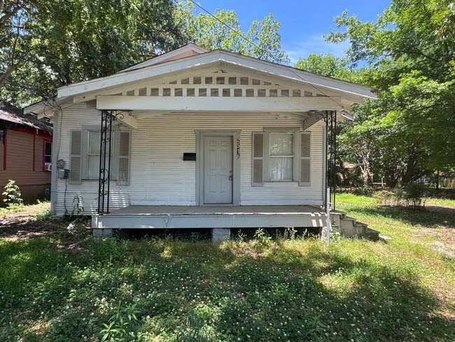 property at 2516 Dupont St