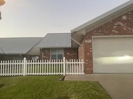 1817 Riverstone Ln in Longview, TX - Building Photo