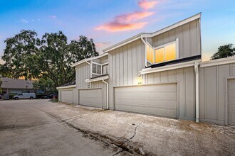7092 Greenway Chase St in Houston, TX - Building Photo - Building Photo