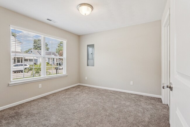 1014 Mc Kinley Ave in Chesapeake, VA - Building Photo - Building Photo
