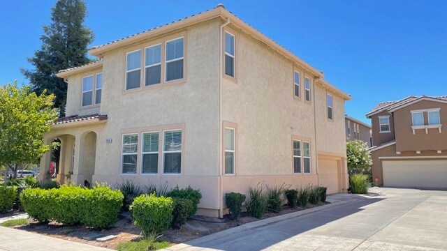 3936 Purple Finch Ln in Modesto, CA - Building Photo - Building Photo