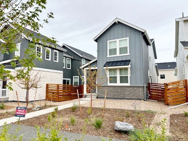 3325 N Coolidge Wy in Aurora, CO - Building Photo - Building Photo