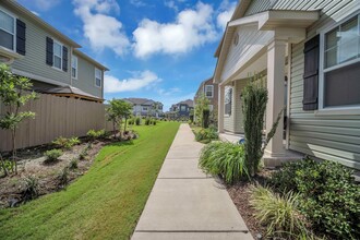 1652 Halesworth Ln in Virginia Beach, VA - Building Photo - Building Photo