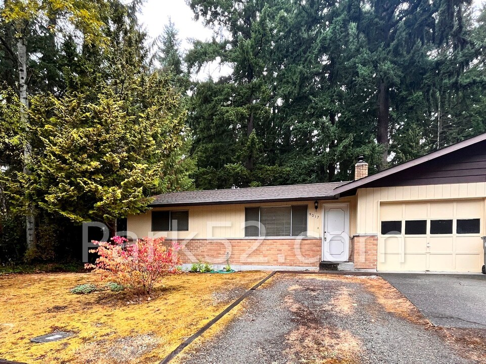 9017-9019-9019 115th St E in Puyallup, WA - Building Photo