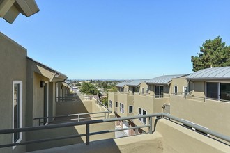 Atkins Townhouses in Oakland, CA - Building Photo - Building Photo