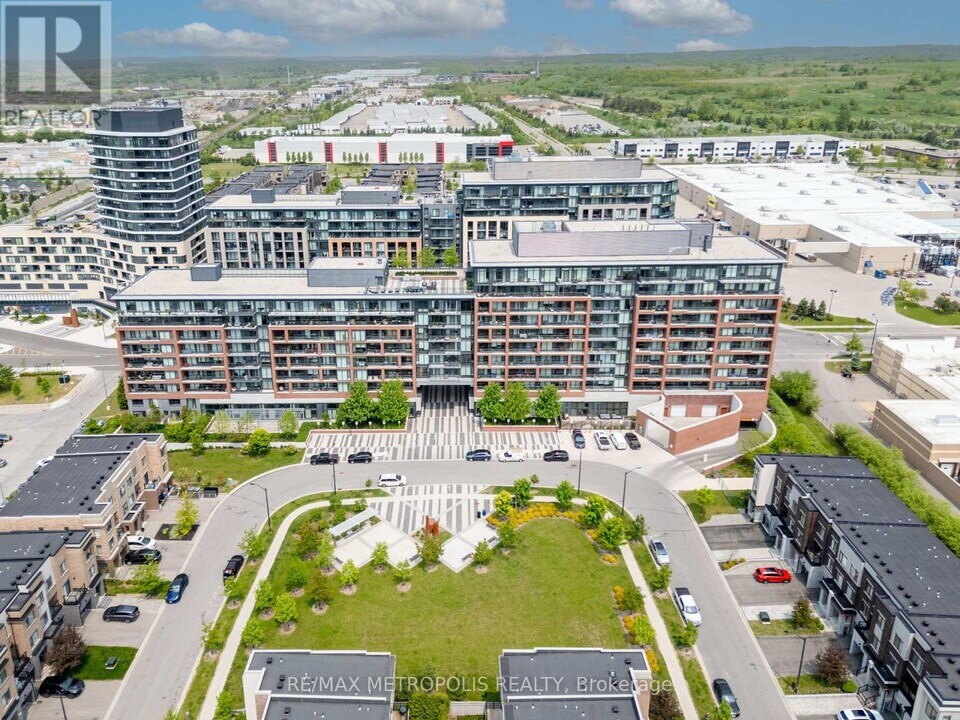99-699 Eagle Rock Way in Vaughan, ON - Building Photo