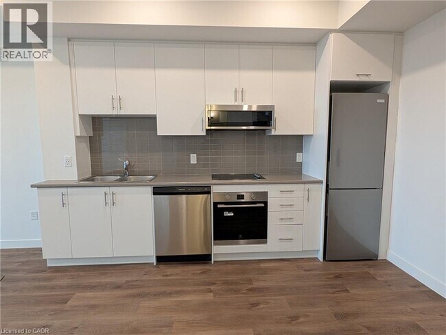 461 Green Rd in Stoney Creek, ON - Building Photo - Building Photo