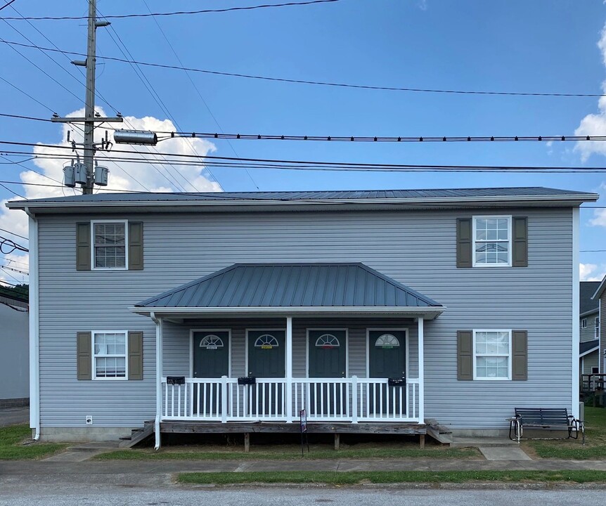 216 2nd Ave, Unit 218 in Chesapeake, OH - Building Photo