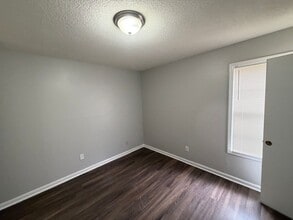 4169 Double Tree St, Unit B in Memphis, TN - Foto de edificio - Building Photo