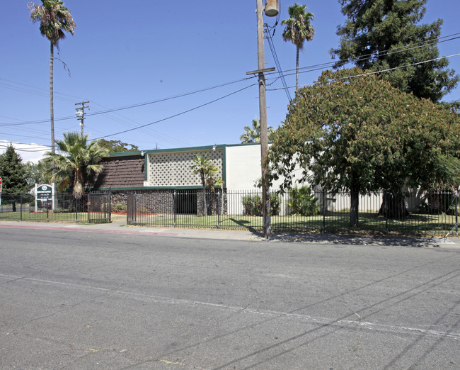 Rosewood Garden Apartments in Sacramento, CA - Foto de edificio - Building Photo