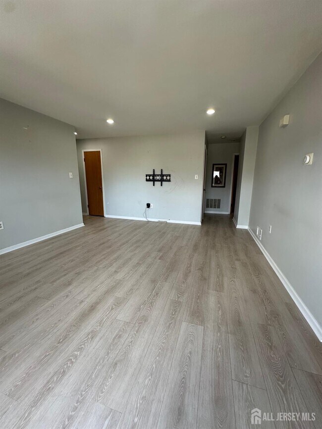 4909 Boice Dr in North Brunswick, NJ - Building Photo - Building Photo