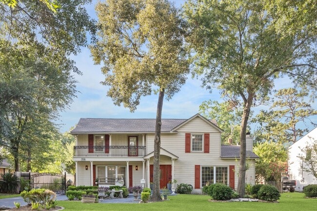 718 Garden Oaks Blvd in Houston, TX - Foto de edificio - Building Photo