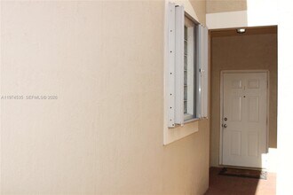 3857 Tree Top Dr in Weston, FL - Building Photo - Building Photo