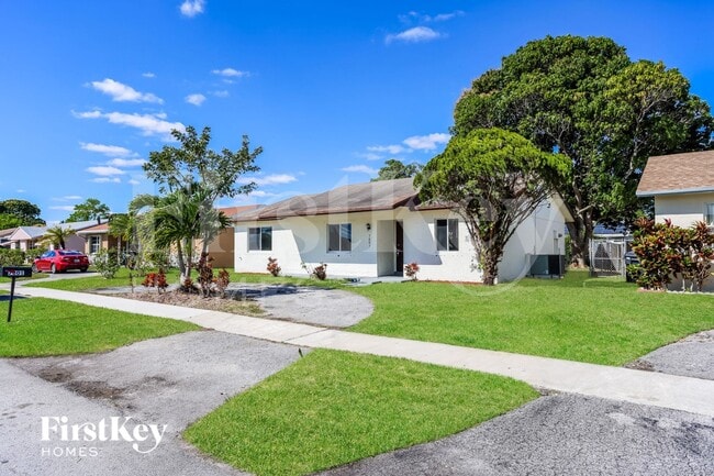 7801 SW 6th Ct in North Lauderdale, FL - Building Photo - Building Photo