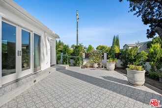 2152 Parnell Ave in Los Angeles, CA - Building Photo - Building Photo