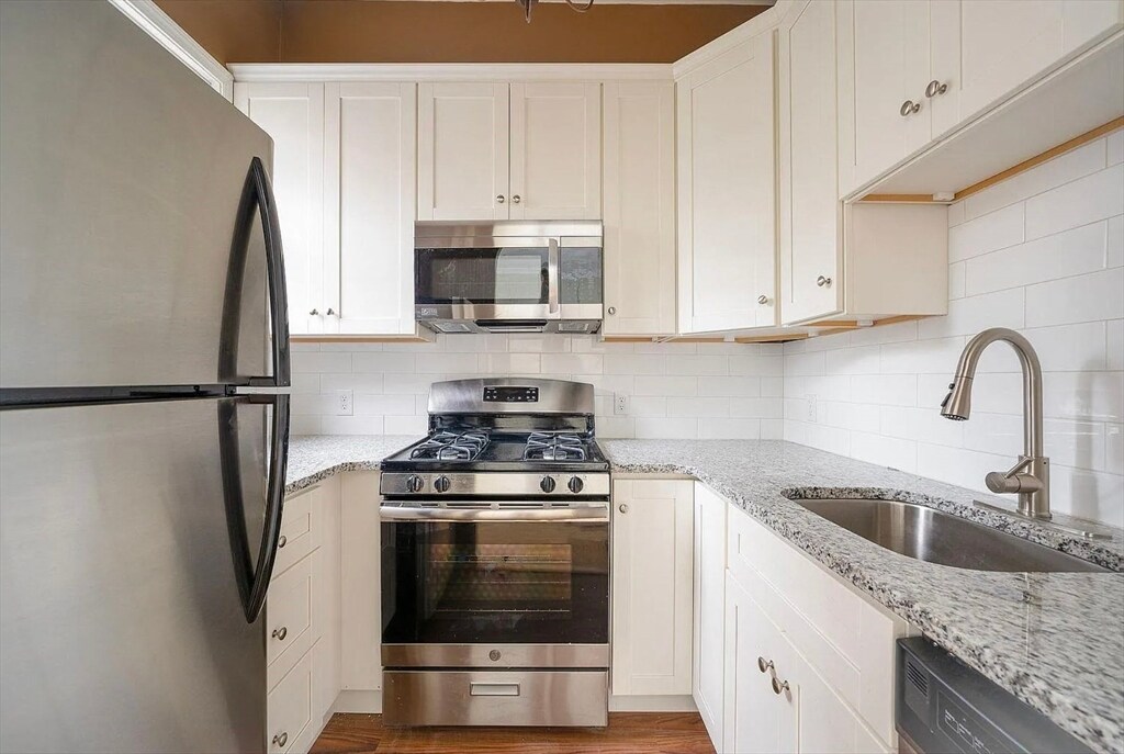 82 Marion St in Boston, MA - Building Photo