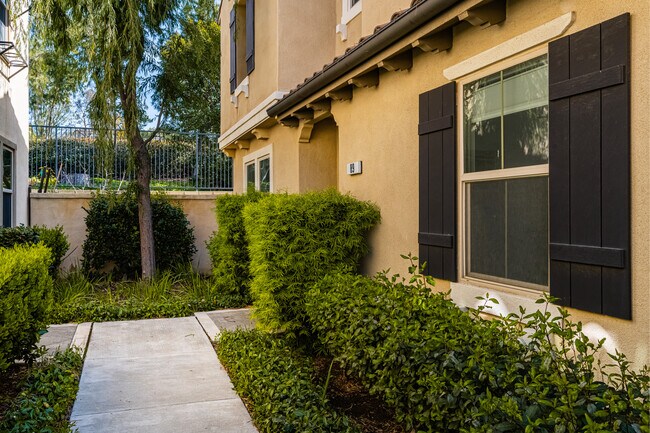 89 Keepsake, Unit Irvine in Irvine, CA - Foto de edificio - Building Photo