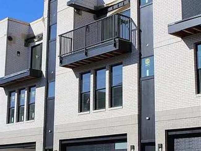 1345 Keosauqua Way in Des Moines, IA - Building Photo - Building Photo