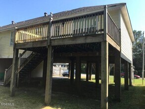 6206 W Desoto St in Bay St. Louis, MS - Foto de edificio - Building Photo