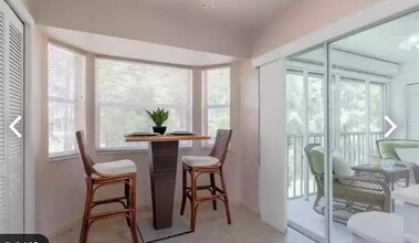 7320 Glenmoor Ln, Unit 206 in Naples, FL - Foto de edificio - Building Photo