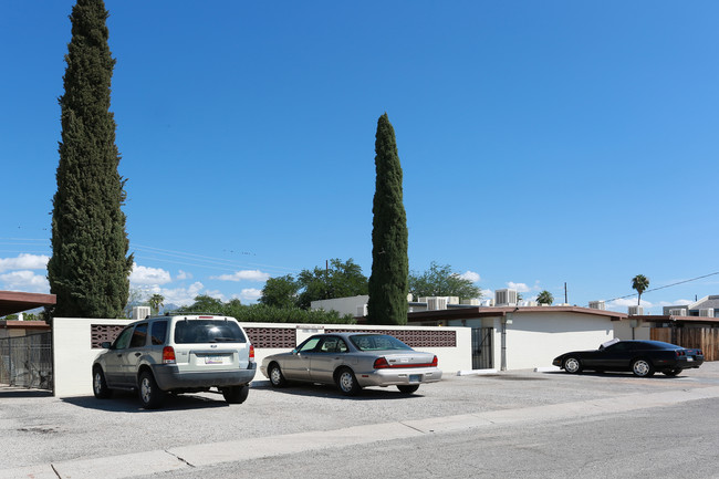 Helen St Apartments in Tucson, AZ - Building Photo - Building Photo