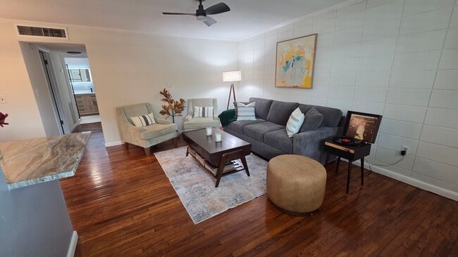 320 Lakeview St, Unit 214 in Orlando, FL - Foto de edificio - Building Photo