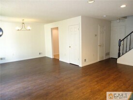 80 Goodwin Dr in North Brunswick, NJ - Building Photo