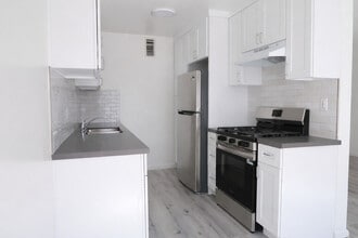 812 Larch St in Inglewood, CA - Building Photo - Building Photo