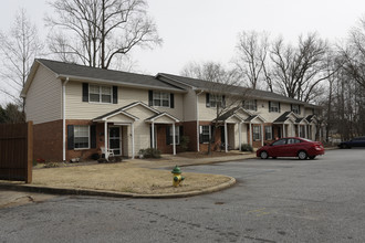 Poplar Creek Apartments in Inman, SC - Building Photo - Building Photo