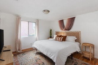 2356 SE Division St in Portland, OR - Building Photo - Building Photo