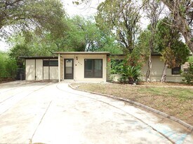 203 Haverford Dr in San Antonio, TX - Building Photo