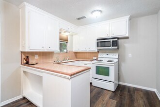 503 Carrell St, Unit 14104W in Tomball, TX - Building Photo - Building Photo