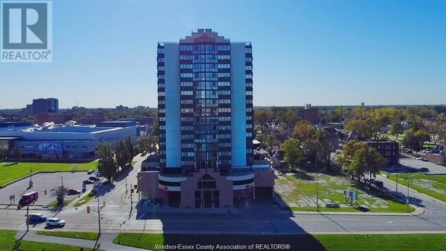 property at 515 Riverside Dr W