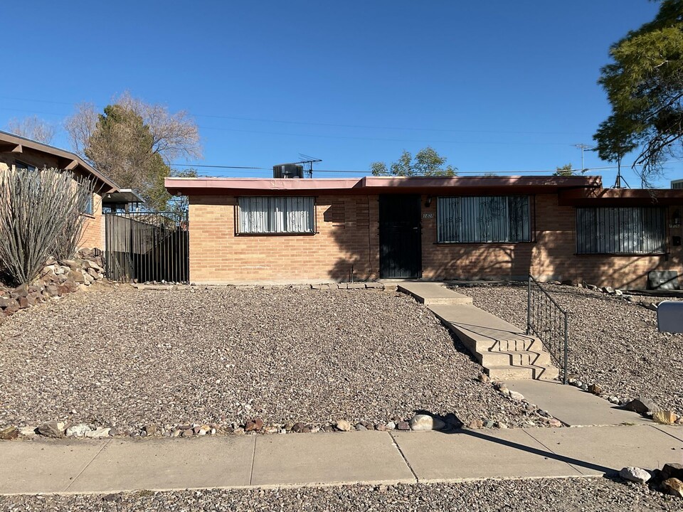 1808 W Caravelle Rd in Tucson, AZ - Building Photo