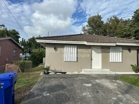 6309 Eaton St in Hollywood, FL - Building Photo