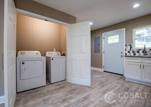 2331 Peachwood Cir NE-Unit -2B in Atlanta, GA - Building Photo - Building Photo