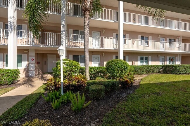 5980 Amherst Dr in Naples, FL - Building Photo - Building Photo