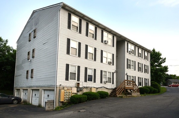 Woodstock Terrace in Winchester, VA - Building Photo